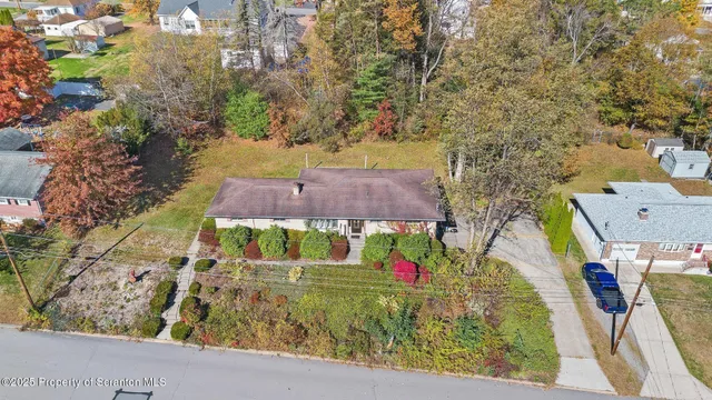 a view of back yard of the house