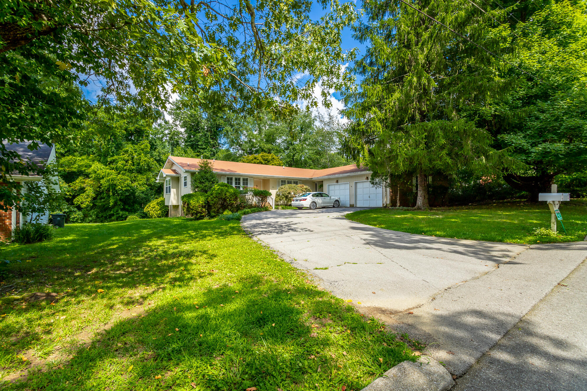 844 South Murrell Road Signal Mountain, TN 37377 - Photo 3 of 43 Exterior 3