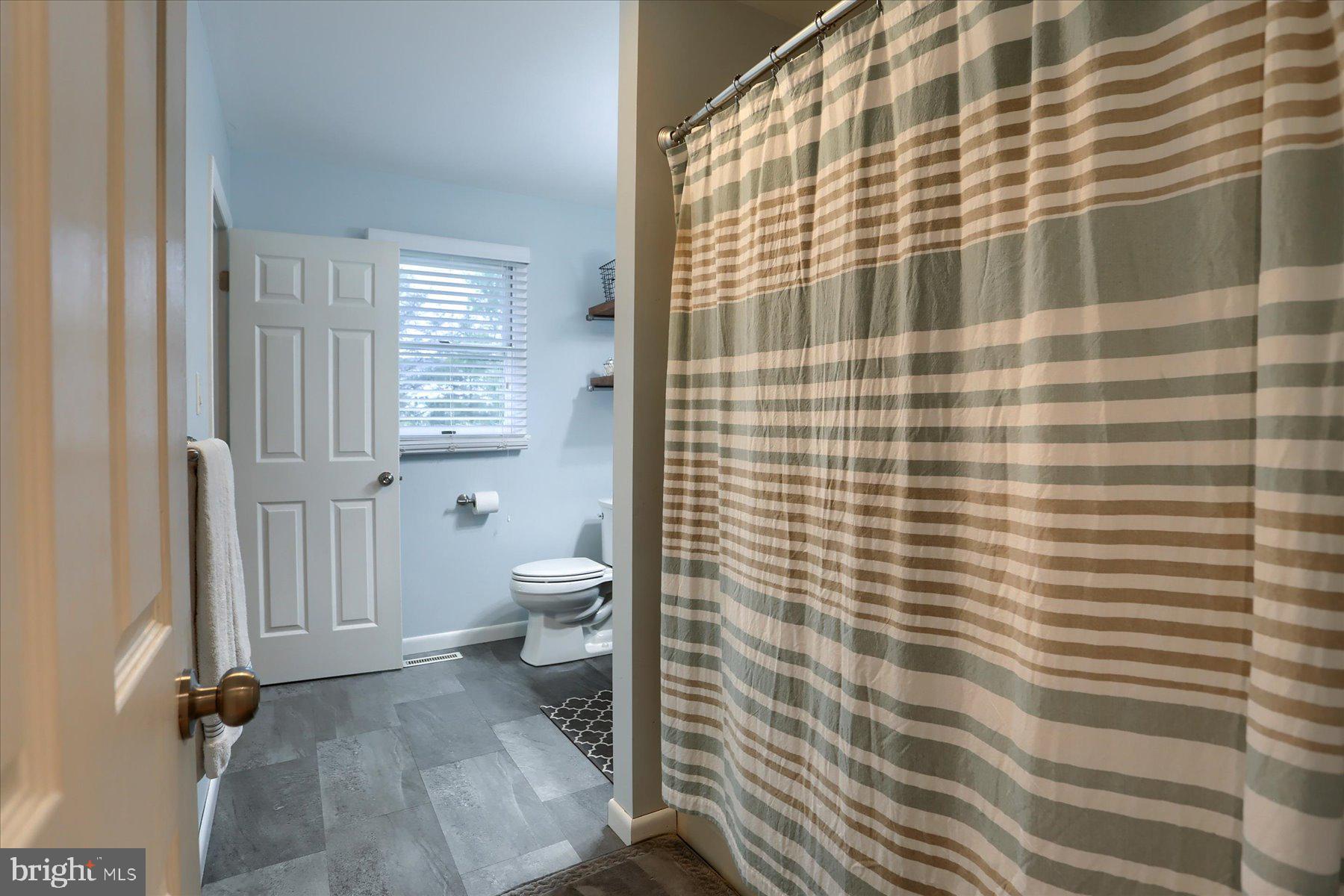 6435 Taunton Road Harrisburg, PA 17111 - Photo 11 of 36 Up stairs bathroom