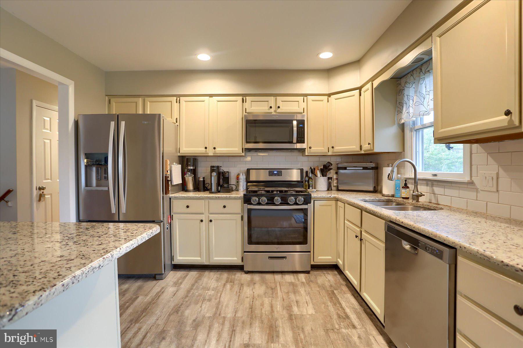 6435 Taunton Road Harrisburg, PA 17111 - Photo 7 of 36 Gallery Image 7