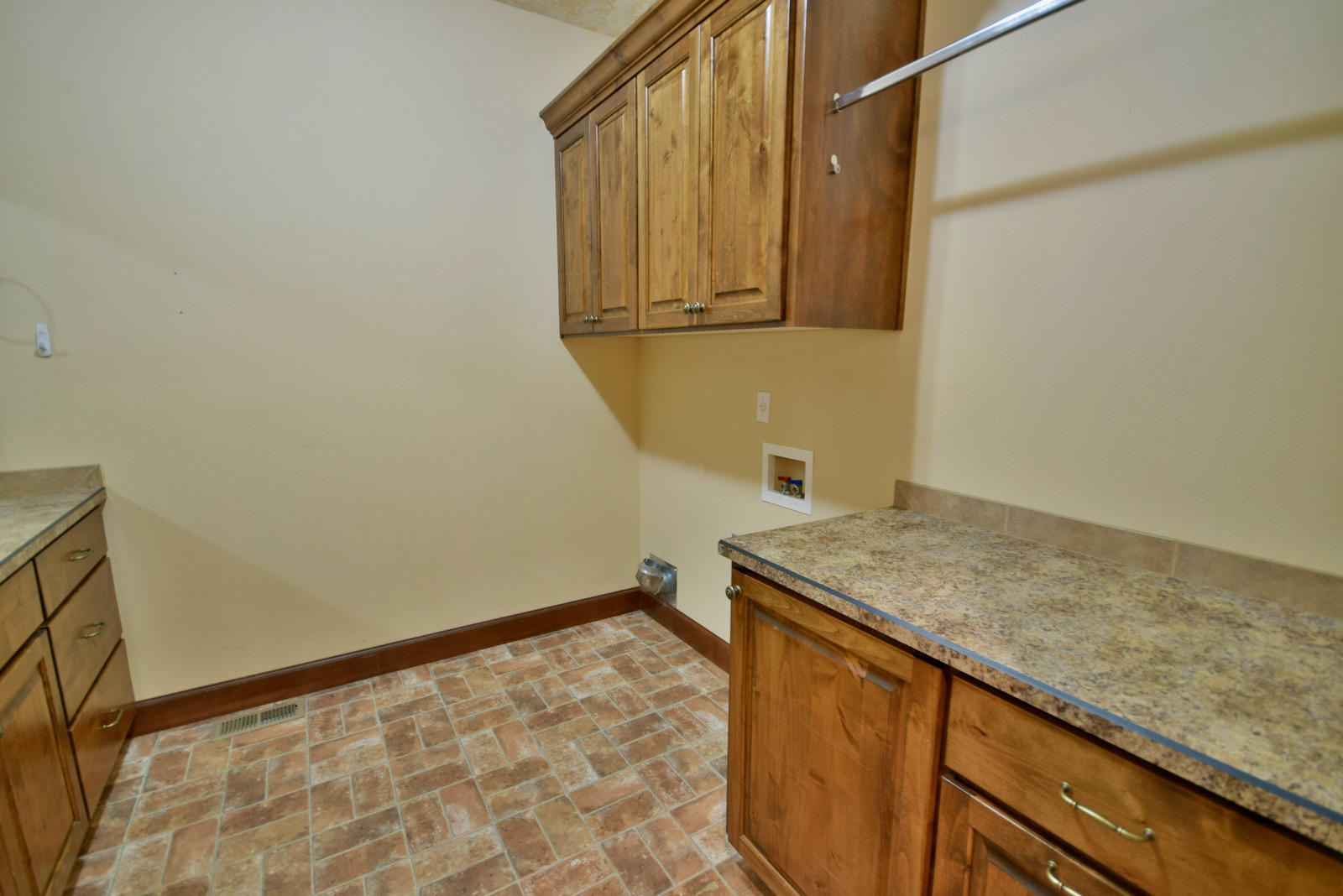 59985 Navajo Road Bend, OR 97702 - Photo 27 of 43 DSC_0035