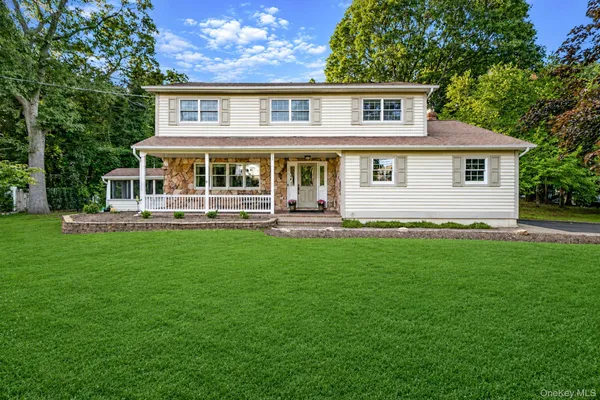 $799,999 | 93 North Country Road, Shoreham, NY 11786