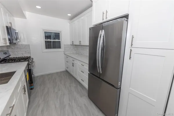 $3,600 | 27 Park Place, Unit 2, Lynbrook, NY 11563