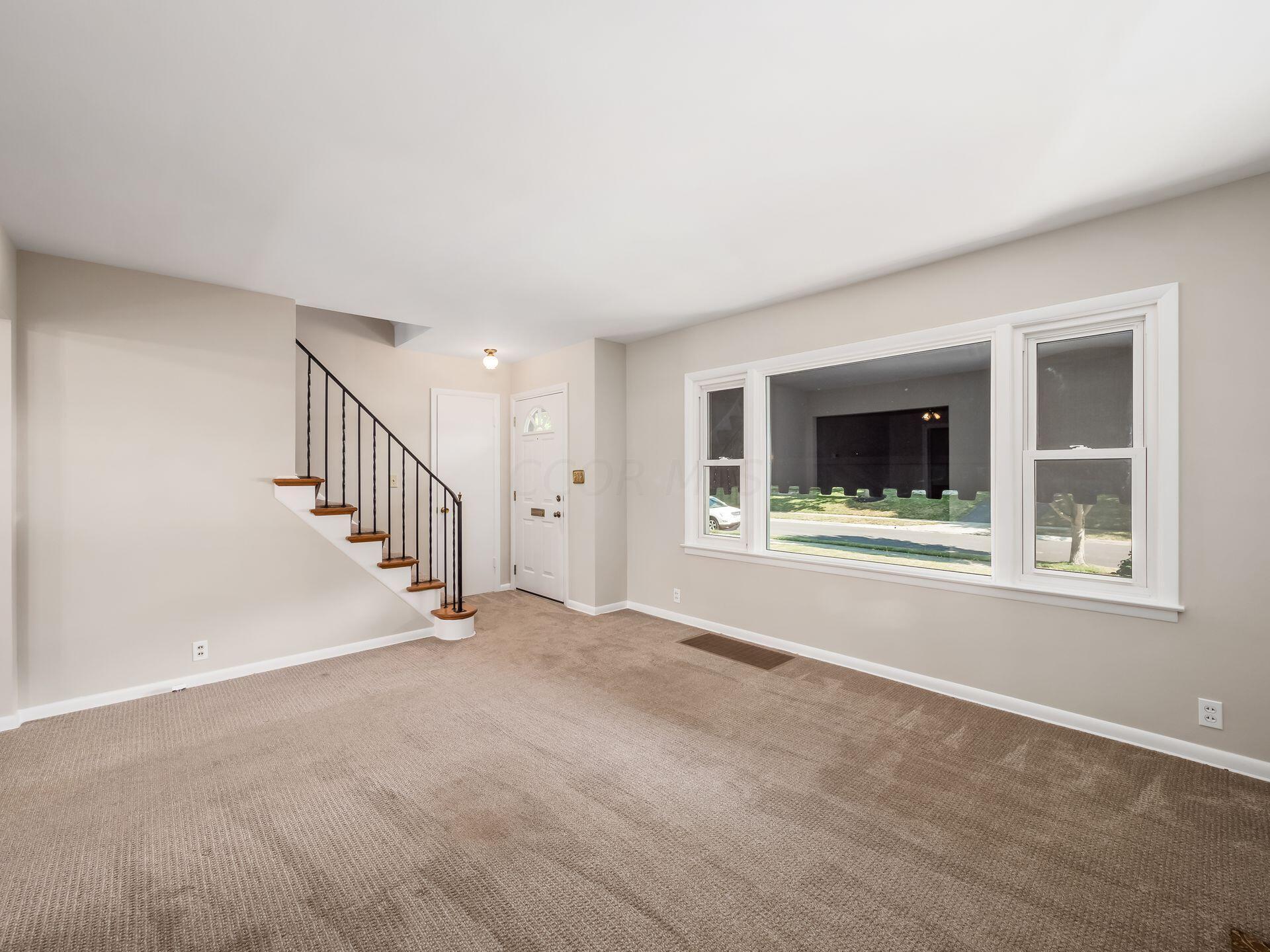 1569 Barrington Road Columbus, OH 43221 - Photo 7 of 43 Living Room