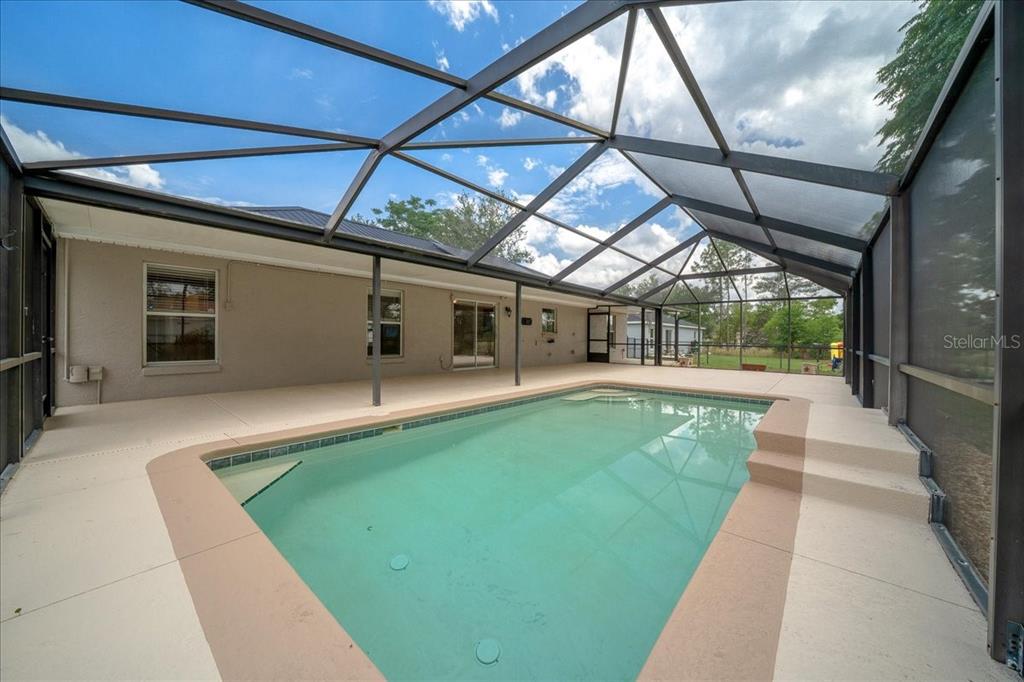 234 Locust Lane Ocala, FL 34472 - Photo 29 of 71 a view of a patio with a table and chairs