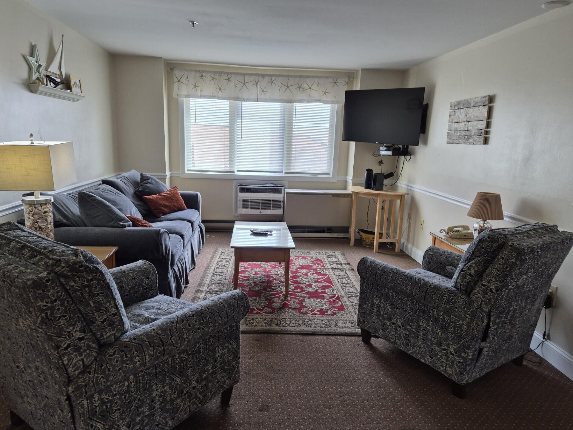 1373 Post Road, Unit 8D Wells, ME 04090 - Photo 5 of 18 NICELY DECORATED LIVING ROOM