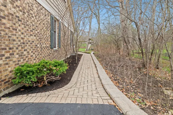 a view of a pathway with a pathway