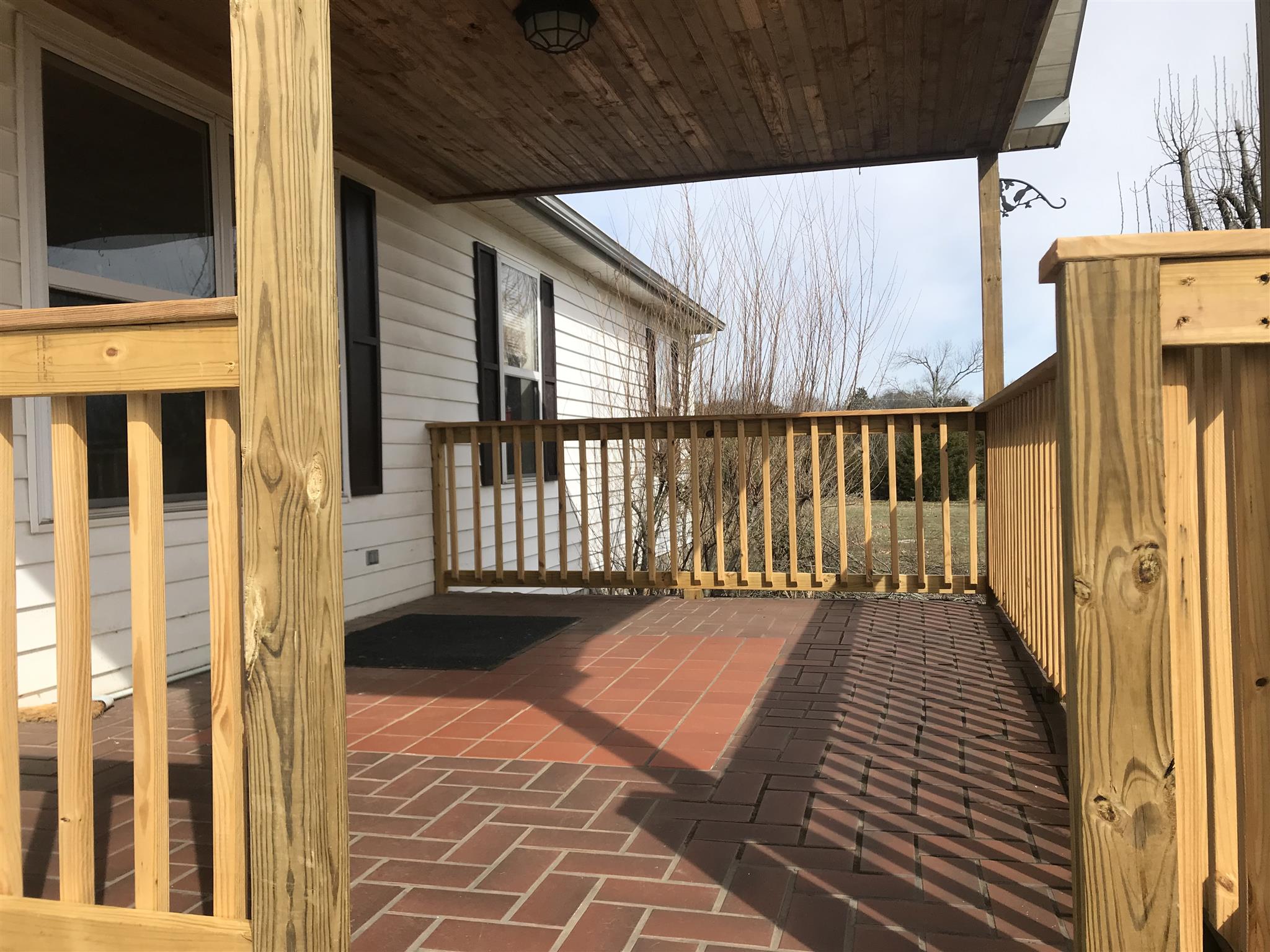 5745 Simmons Bluff Road Lebanon, TN 37090 - Photo 6 of 26 Front covered patio.