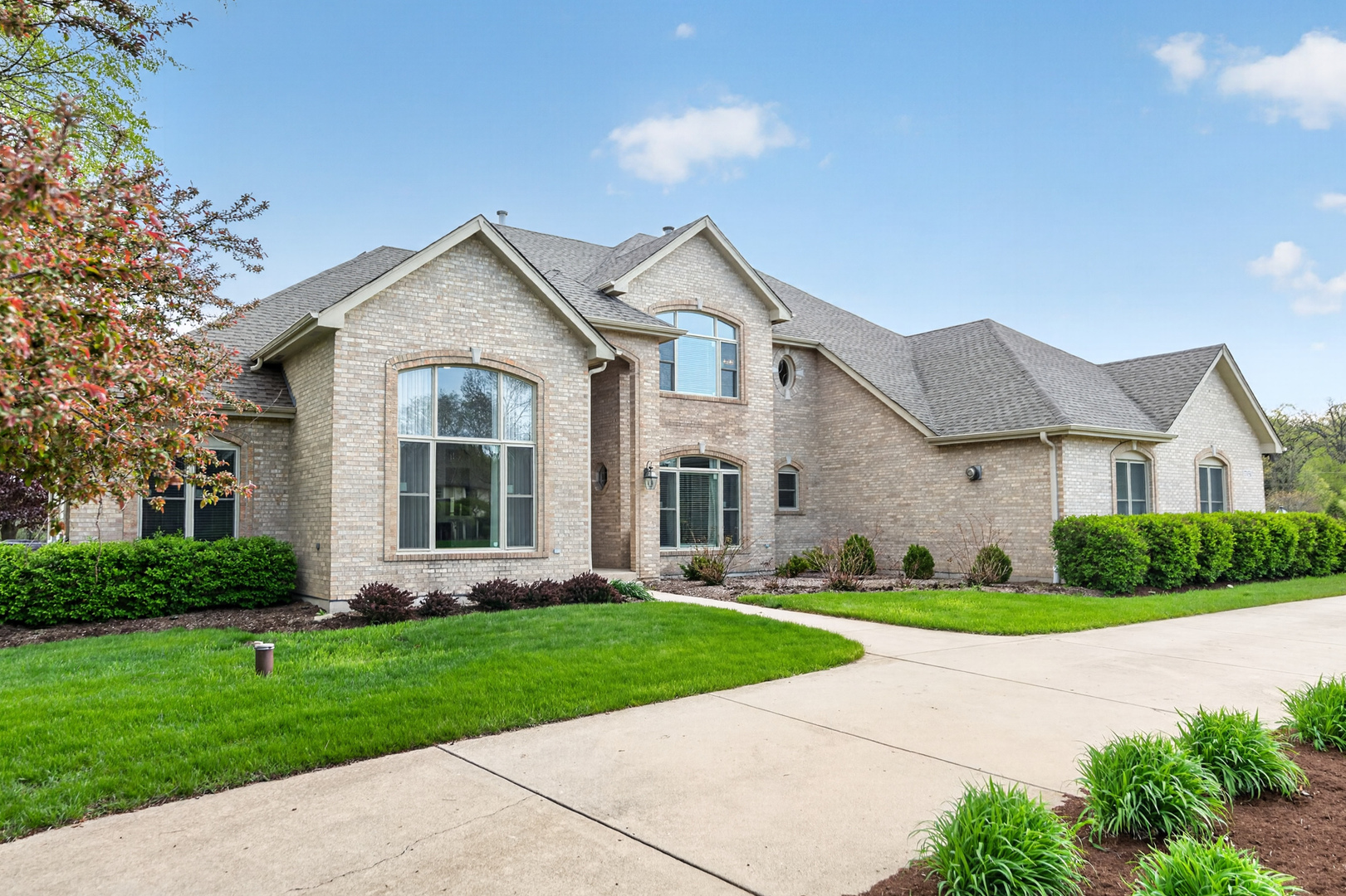 37W530 Grey Barn Road St. Charles, IL 60175 - Photo 2 of 63