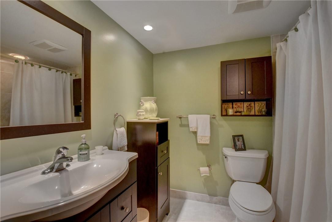 801 North Riverside Drive, Unit 3C Pompano Beach, FL 33062 - Photo 10 of 34 REMODELED GUEST BATHROOM