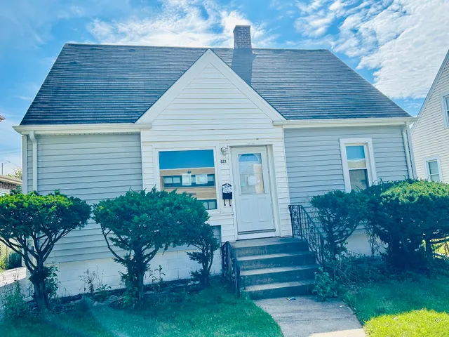 $114,900 | 521 East 161st Place, South Holland, IL 60473