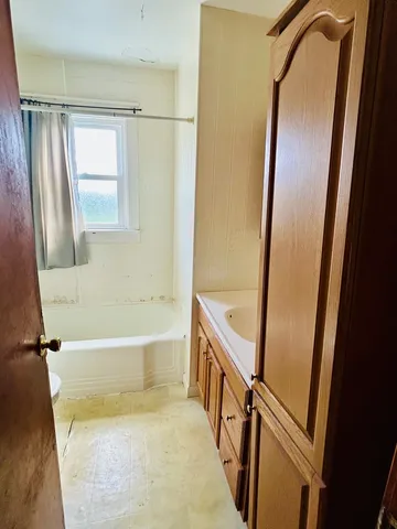 $114,900 | 521 East 161st Place, South Holland, IL 60473