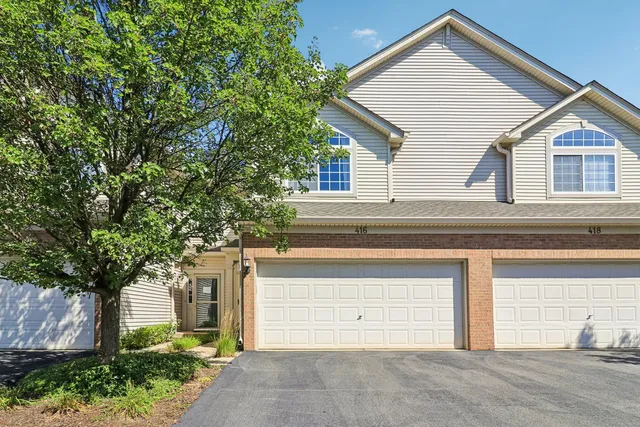 $330,000 | 416 Jamestown Court, Aurora, IL 60502