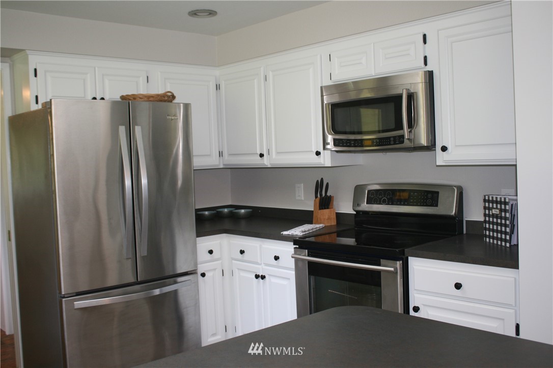 13260 Banner Road Southeast Olalla, WA 98359 - Photo 14 of 34 Gallery Image 14