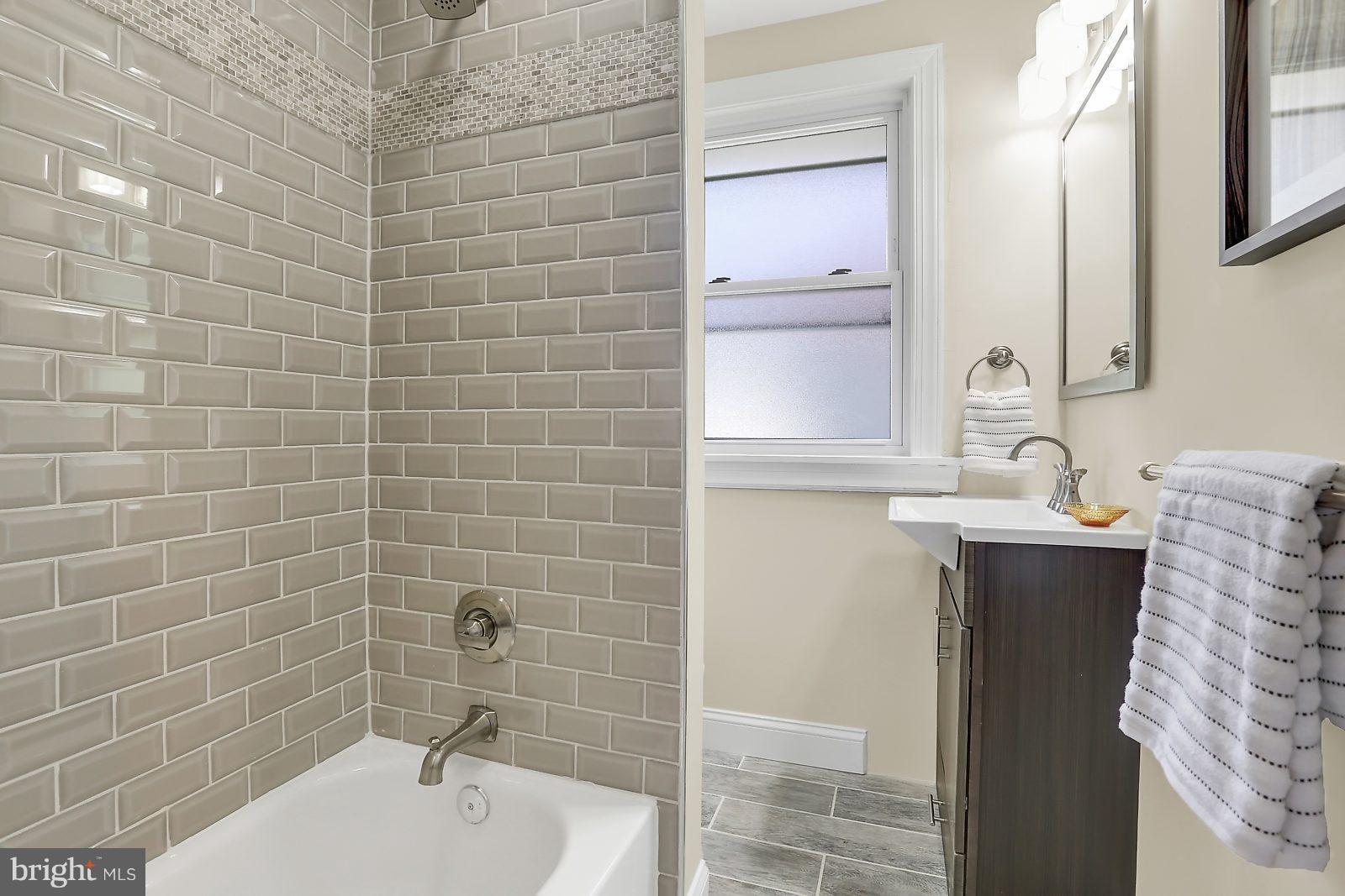 3610 Edgewood Road Baltimore, MD 21215 - Photo 14 of 29 Bath