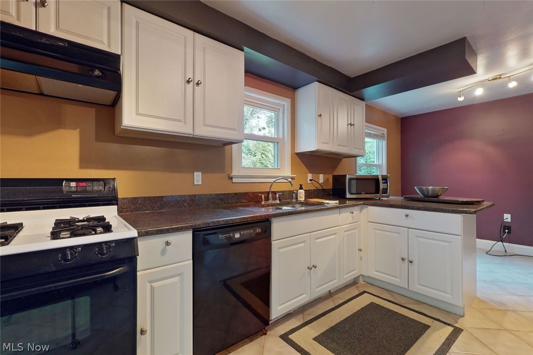 1340 Haverston Road Cleveland, OH 44124 - Photo 7 of 24
