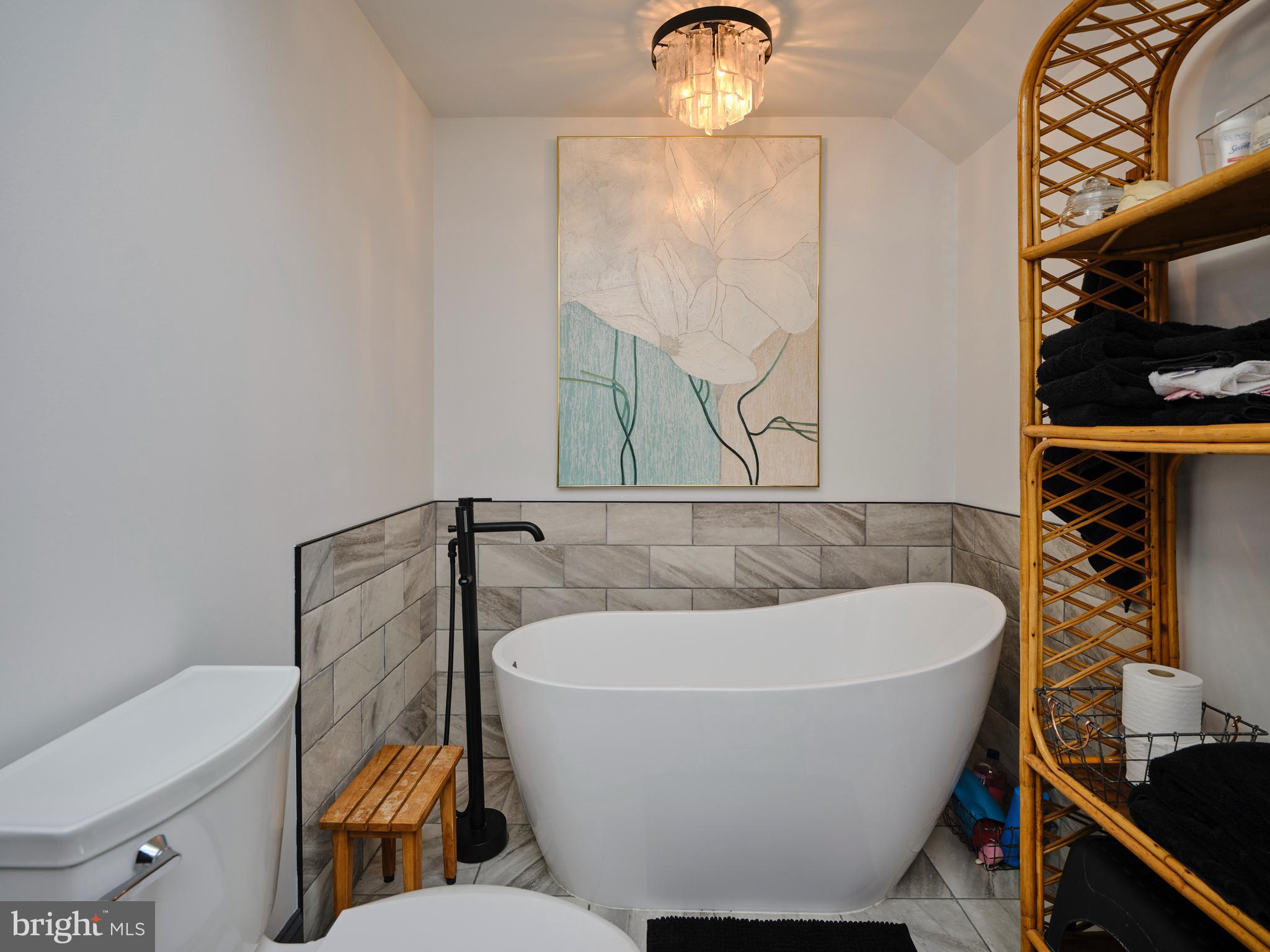 3795 Highway 212 Riegelsville, PA 18077 - Photo 29 of 51 Full Upstairs Bath