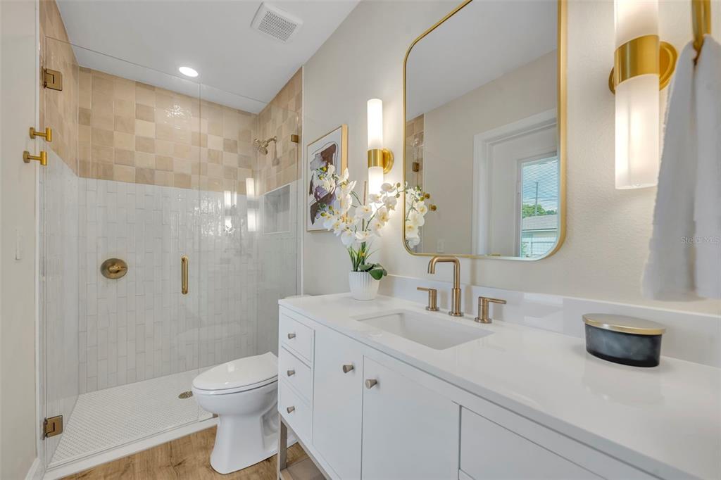 350 Cornwall Road Winter Park, FL 32792 - Photo 28 of 36 a bathroom with a sink a toilet and shower