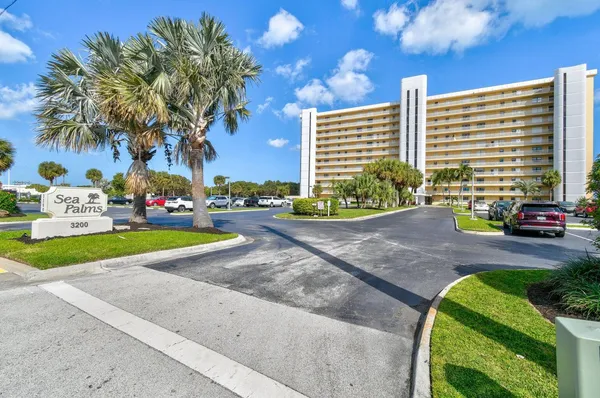 $2,800 | 3200 North Hwy A1A, Unit 209, Hutchinson Island, FL 34949