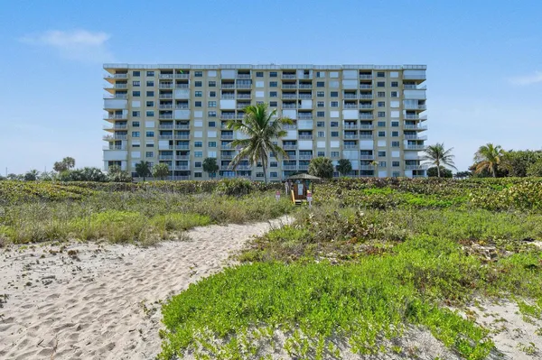 $2,800 | 3200 North Hwy A1A, Unit 209, Hutchinson Island, FL 34949