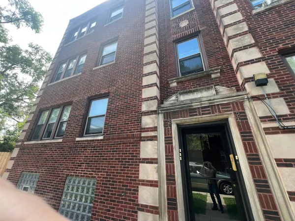 $1,350 | 241 East 108th Street, Unit 1, Chicago, IL 60628