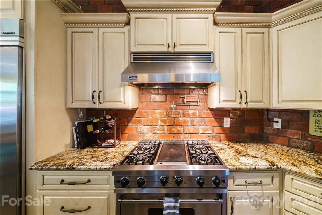 17405 Sail View Drive Cornelius, NC 28031 - Photo 8 of 43 a stove top oven sitting inside of a kitchen