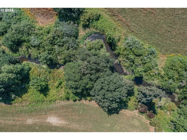 a picture of a bathroom