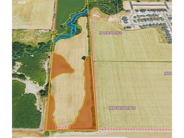 a sign on the wall of the street