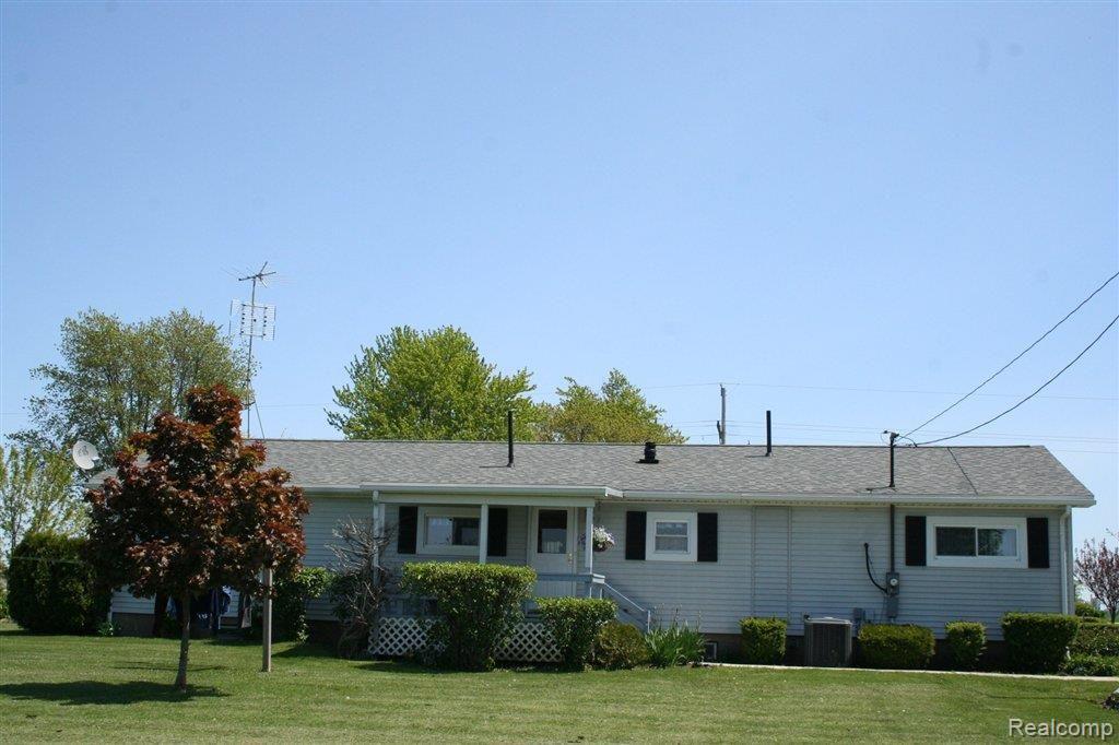 1811 Decker Road Decker, MI 48426 - Photo 2 of 13 IMG_3487.JPG