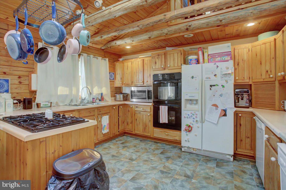 2179 Layton Road Warfordsburg, PA 17267 - Photo 66 of 86 Owner's Suite Kitchen