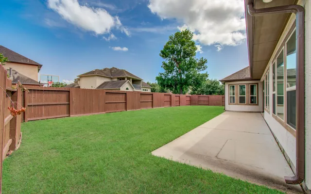 a view of a yard in front of house
