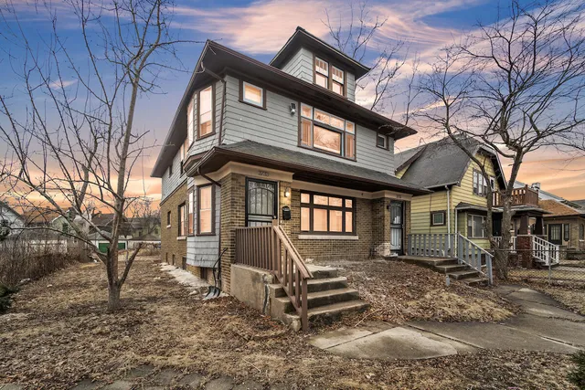 $170,000 | 3733 West Sarnow Street, Unit 3735, Milwaukee, WI 53208