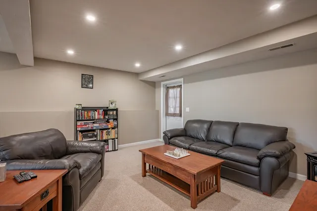 $549,900 | 43 Boxwood Circle, Milford, NH 03055