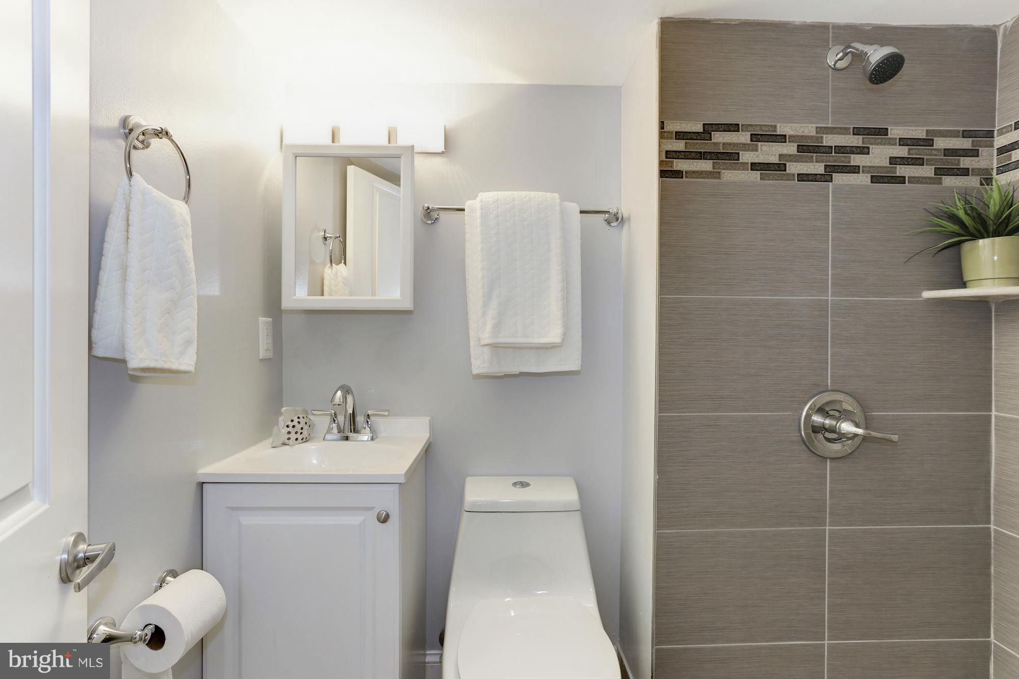 1940 3rd Street Northwest Washington, DC 20001 - Photo 23 of 28 Bath