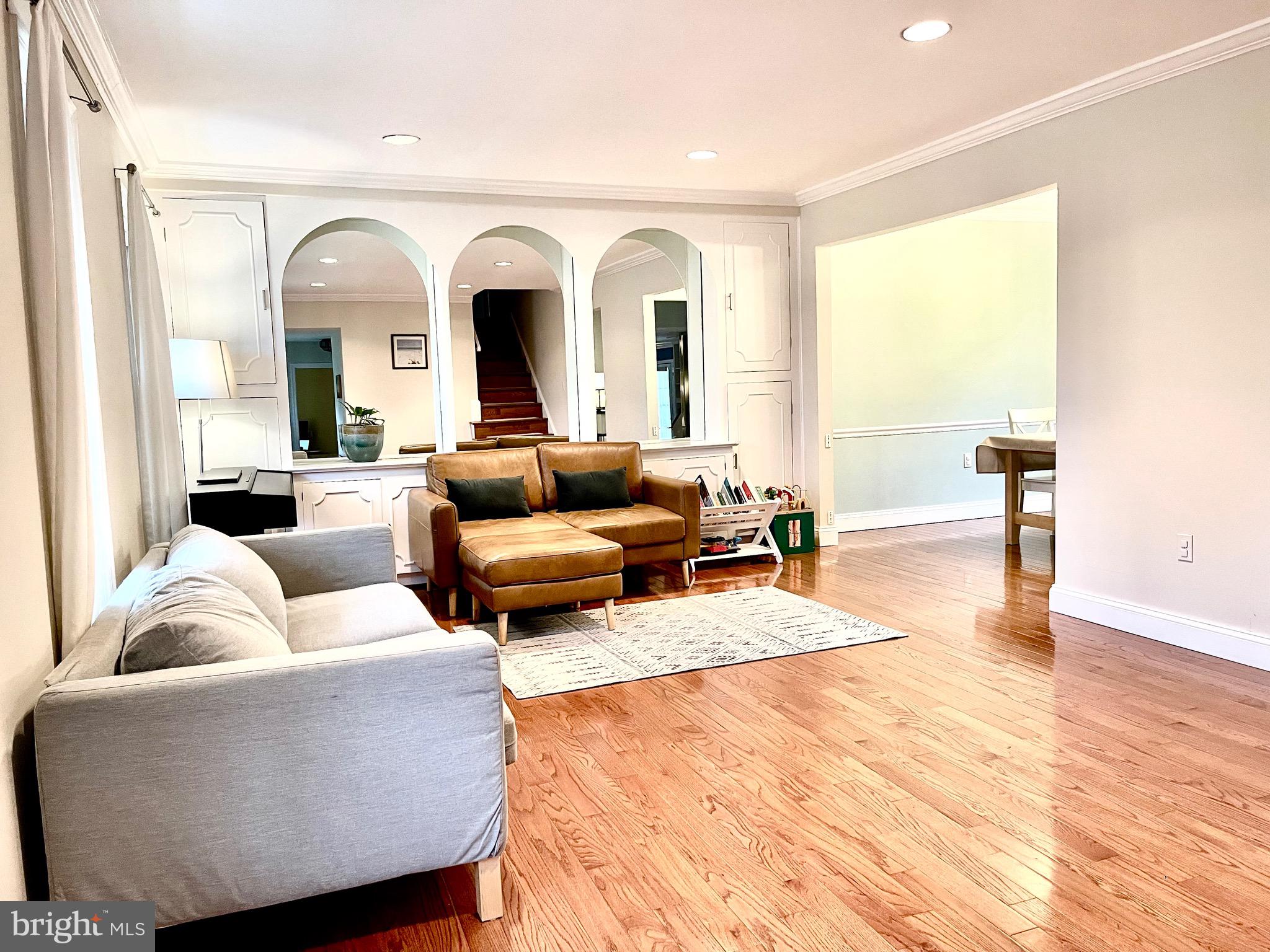15516 Peach Leaf Lane North Potomac, MD 20878 - Photo 3 of 33 Living room