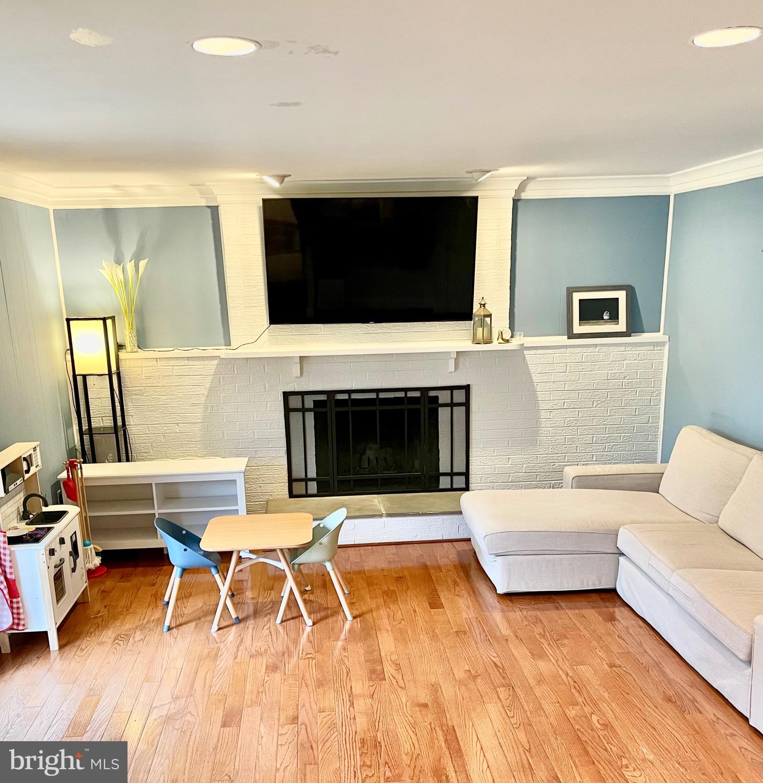 15516 Peach Leaf Lane North Potomac, MD 20878 - Photo 10 of 33 Family room