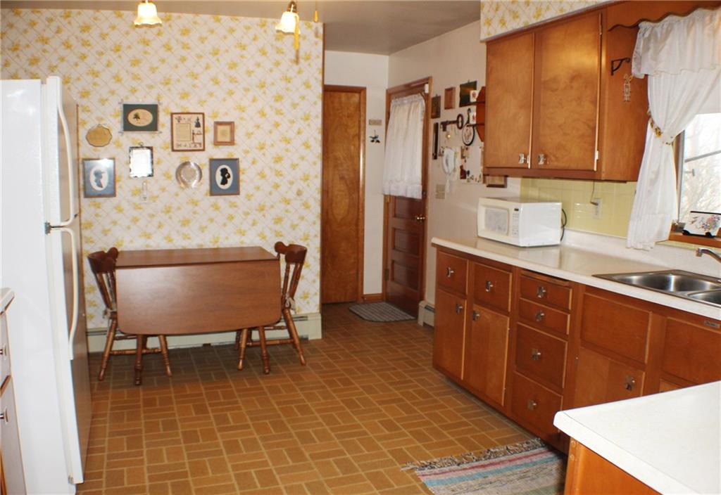 1414 Mercer Grove City Road Mercer, PA 16137 - Photo 8 of 18 Roomy Kitchen
