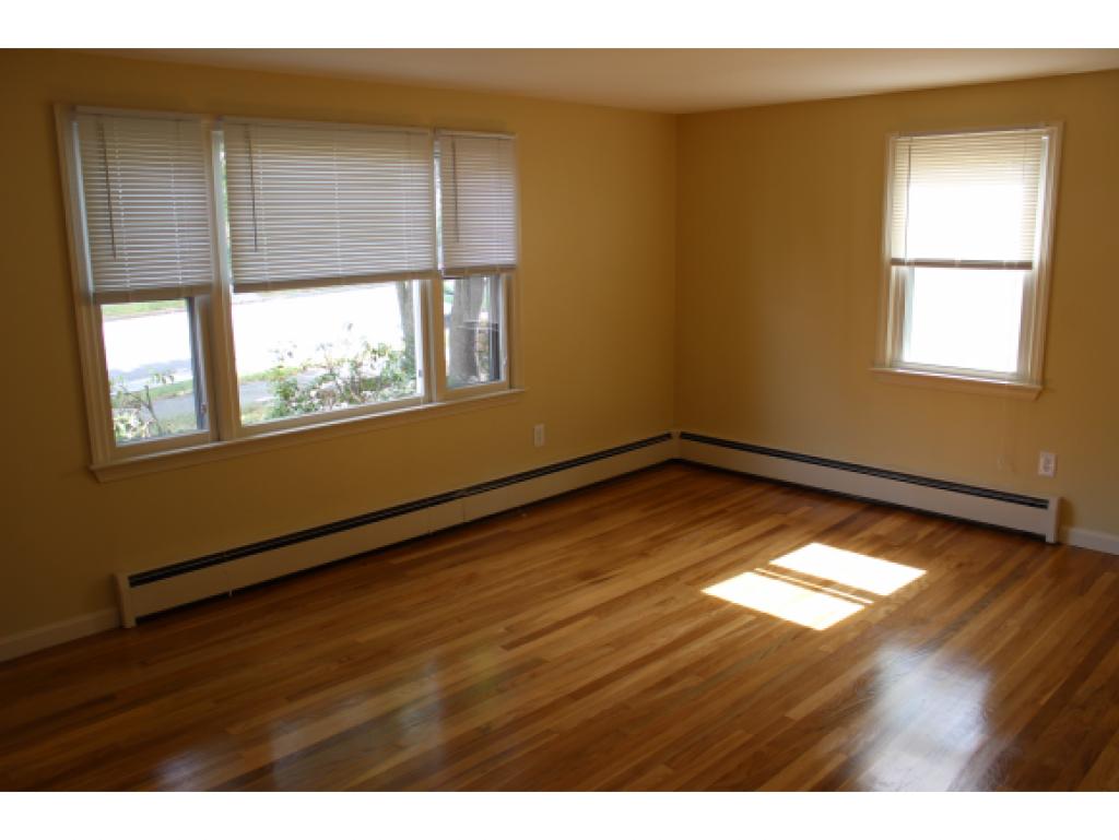 314 Walnut Street Manchester, NH 03104 - Photo 5 of 24 Gallery Image 5