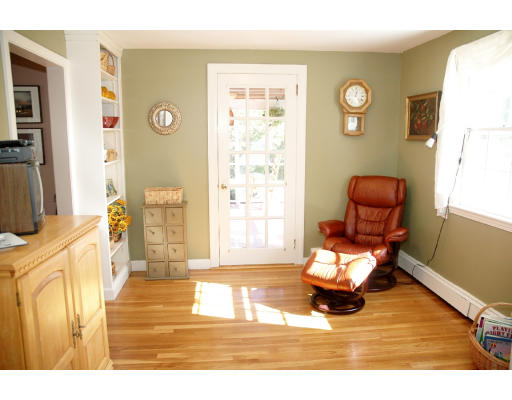 30 Raymond Road Concord, MA 01742 - Photo 7 of 9 Gallery Image 7