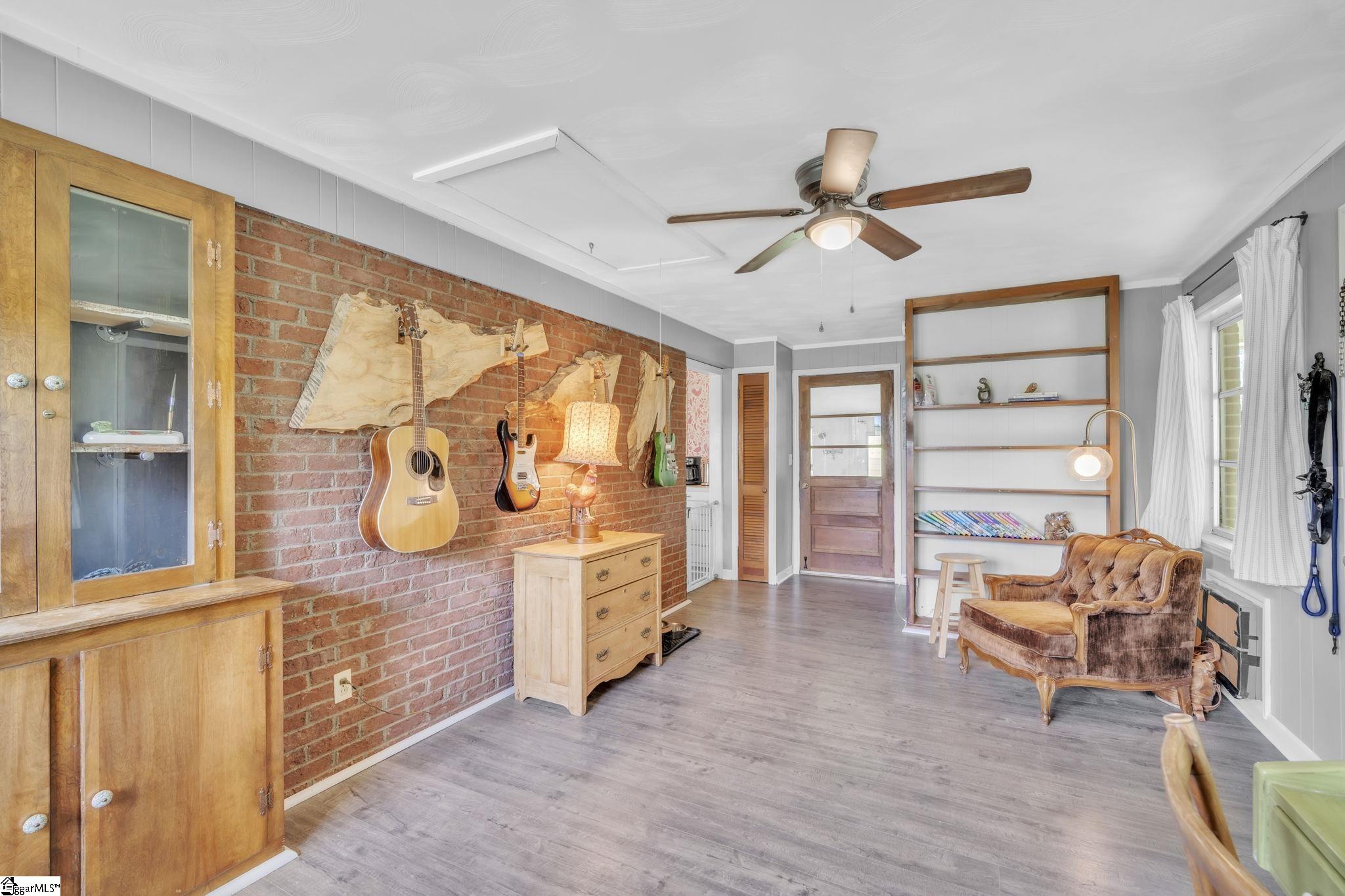 103 West Crestview Street Landrum, SC 29356 - Photo 3 of 27