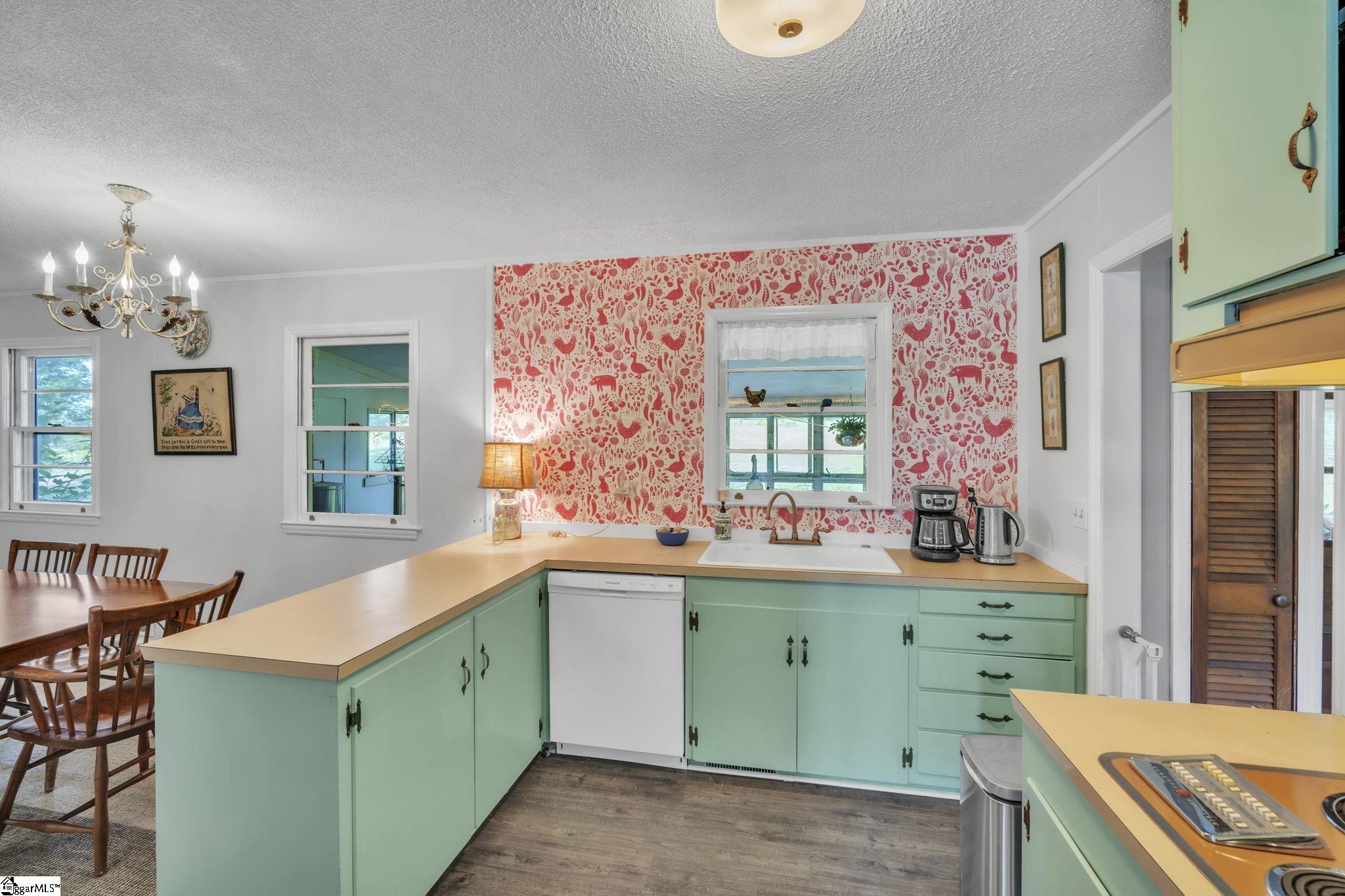 103 West Crestview Street Landrum, SC 29356 - Photo 6 of 27