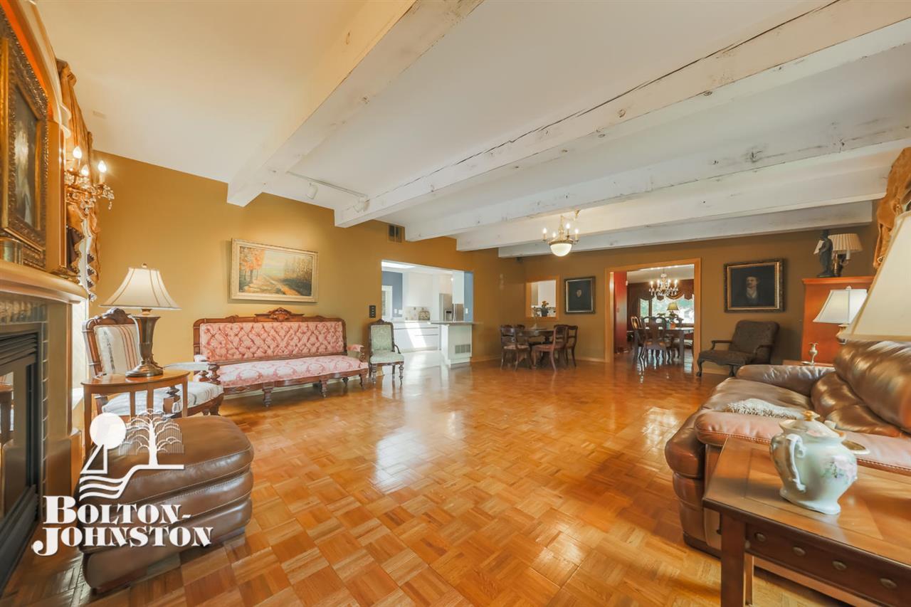 1067 Devonshire Road Grosse Pointe, MI 48230 - Photo 12 of 58 31390986-11.JPG