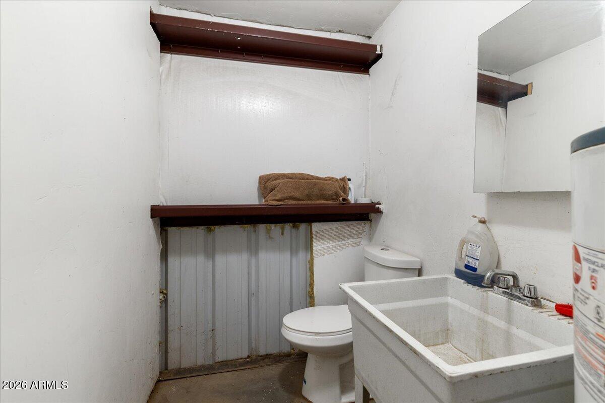4000 Mahoney Road, Unit 1 Camp Verde, AZ 86322 - Photo 26 of 41 a bathroom with a sink and toilet