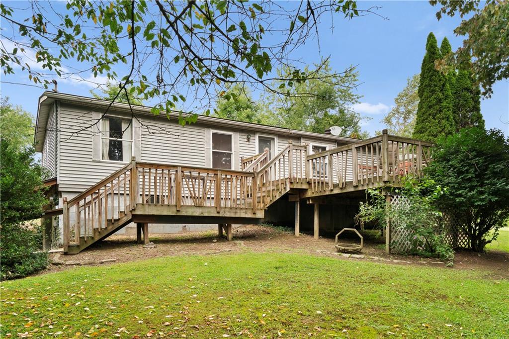 136 Bassett Road Clinton, PA 15026 - Photo 2 of 25