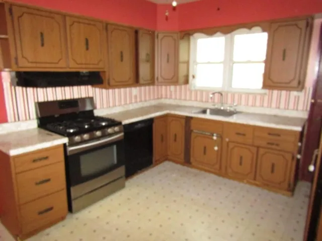 $114,900 | 328 Commonwealth Avenue, West Mifflin, PA 15122