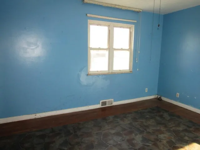 $114,900 | 328 Commonwealth Avenue, West Mifflin, PA 15122