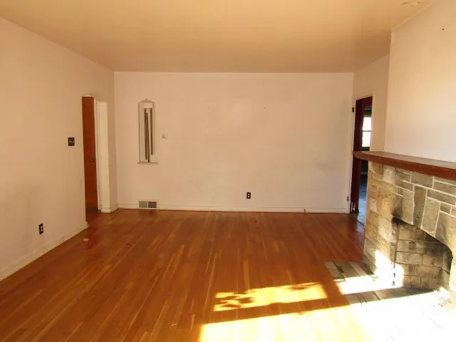 $114,900 | 328 Commonwealth Avenue, West Mifflin, PA 15122