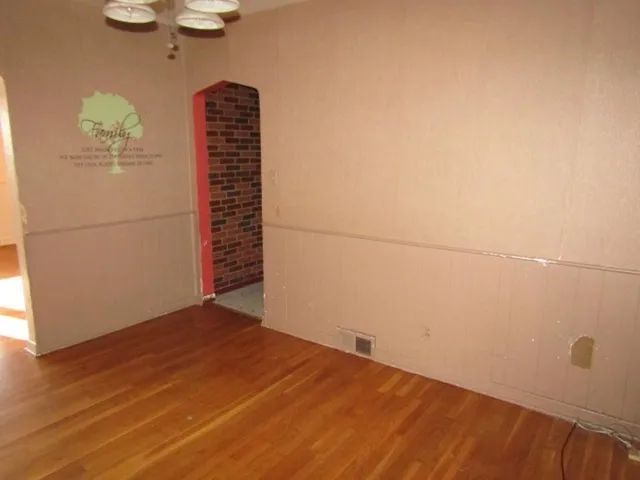 $114,900 | 328 Commonwealth Avenue, West Mifflin, PA 15122