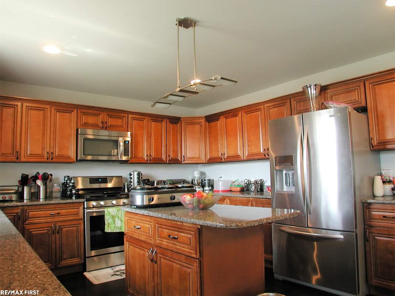 33600 Mulvey Road Fraser, MI 48026 - Photo 9 of 26 31344836-8.JPG