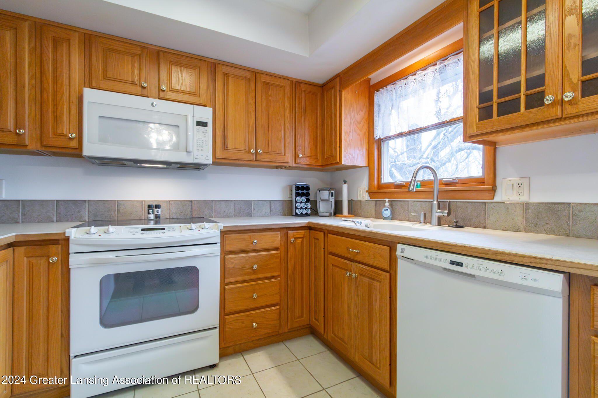3410 West Holmes Road Lansing, MI 48911 - Photo 10 of 31 3410_w_holmes_interior_paula-9